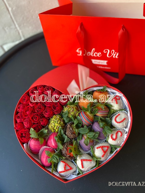 Heart shaped box with spray roses M size 