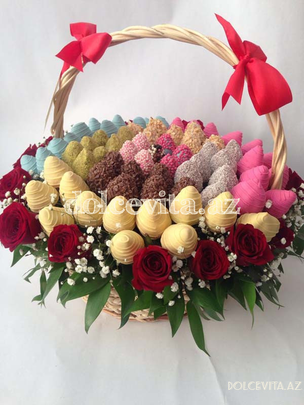  Choco strawberry in basket with roses L